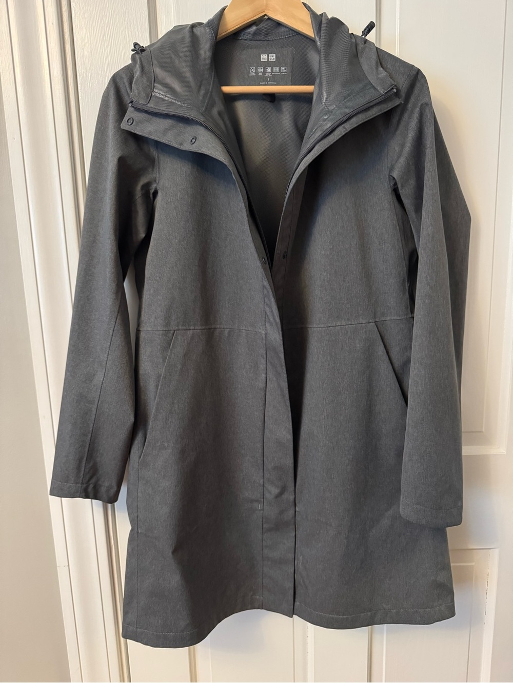 Uniqlo Blocktech Hooded Coat Gray Taupe Waterproof Windproof S Rain Jacket